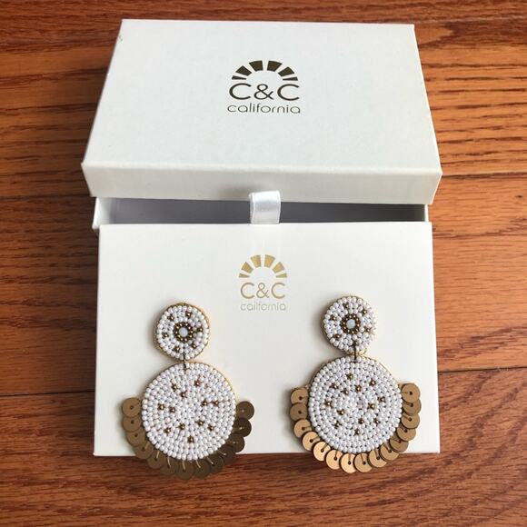 C&C CALIFORNIA Glass Beads White & Tan Dangling Earrings NWT - Picture 4 of 4